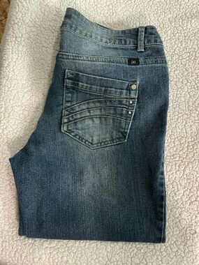 L.E.I. Juniors Capri Medium Wash Low Rise Size 11